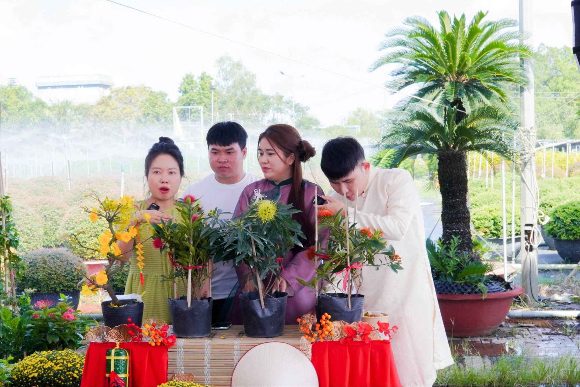 Tết đến sớm hơn, khi người b&aacute;n hoa kh&ocirc;ng c&ograve;n phải chờ đến đ&ecirc;m 30 mới được về nh&agrave;- Ảnh 4.