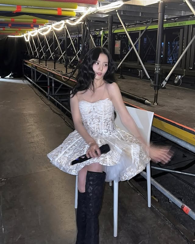 Showbiz c&oacute; h&agrave;ng vạn mỹ nh&acirc;n nhưng chỉ 1 người "đứng thở cũng xuất thần", mặc g&igrave; cũng ra kh&iacute; chất tiểu thư- Ảnh 13.