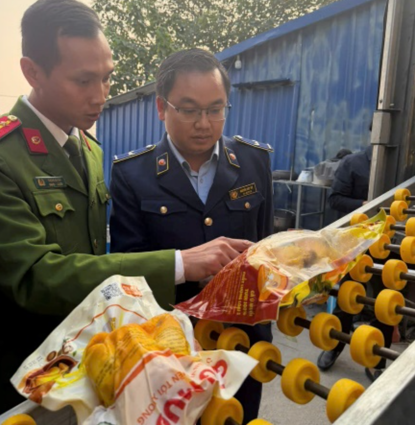 Ph&aacute;t hiện 10 tấn x&uacute;c x&iacute;ch, nầm lợn kh&ocirc;ng r&otilde; nguồn gốc tại kho đ&ocirc;ng lạnh ở H&agrave; Nội- Ảnh 2.