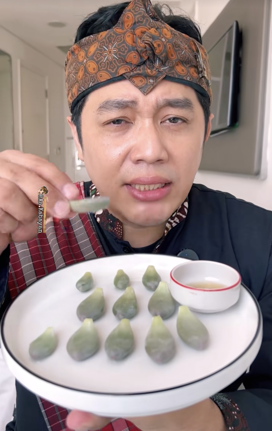 Cảnh b&aacute;o tr&agrave;o lưu ăn sống sen đ&aacute; chấm muối ớt, cẩn thận rước họa v&agrave;o th&acirc;n- Ảnh 5.