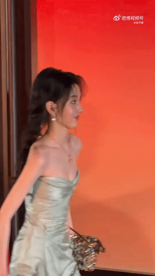 Hoảng hồn &ldquo;em g&aacute;i quốc d&acirc;n&rdquo; gầy trơ xương đến đ&aacute;ng sợ, ph&iacute; cả gương mặt trời ban- Ảnh 6.