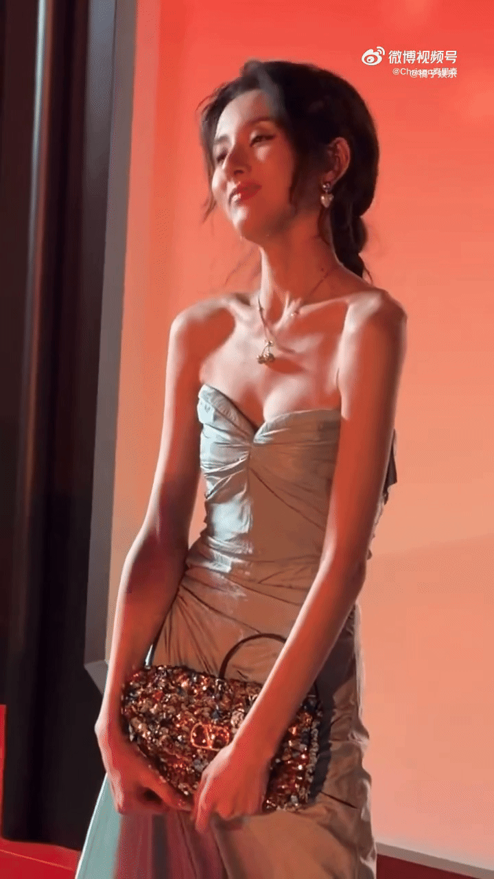 Hoảng hồn &ldquo;em g&aacute;i quốc d&acirc;n&rdquo; gầy trơ xương đến đ&aacute;ng sợ, ph&iacute; cả gương mặt trời ban- Ảnh 3.