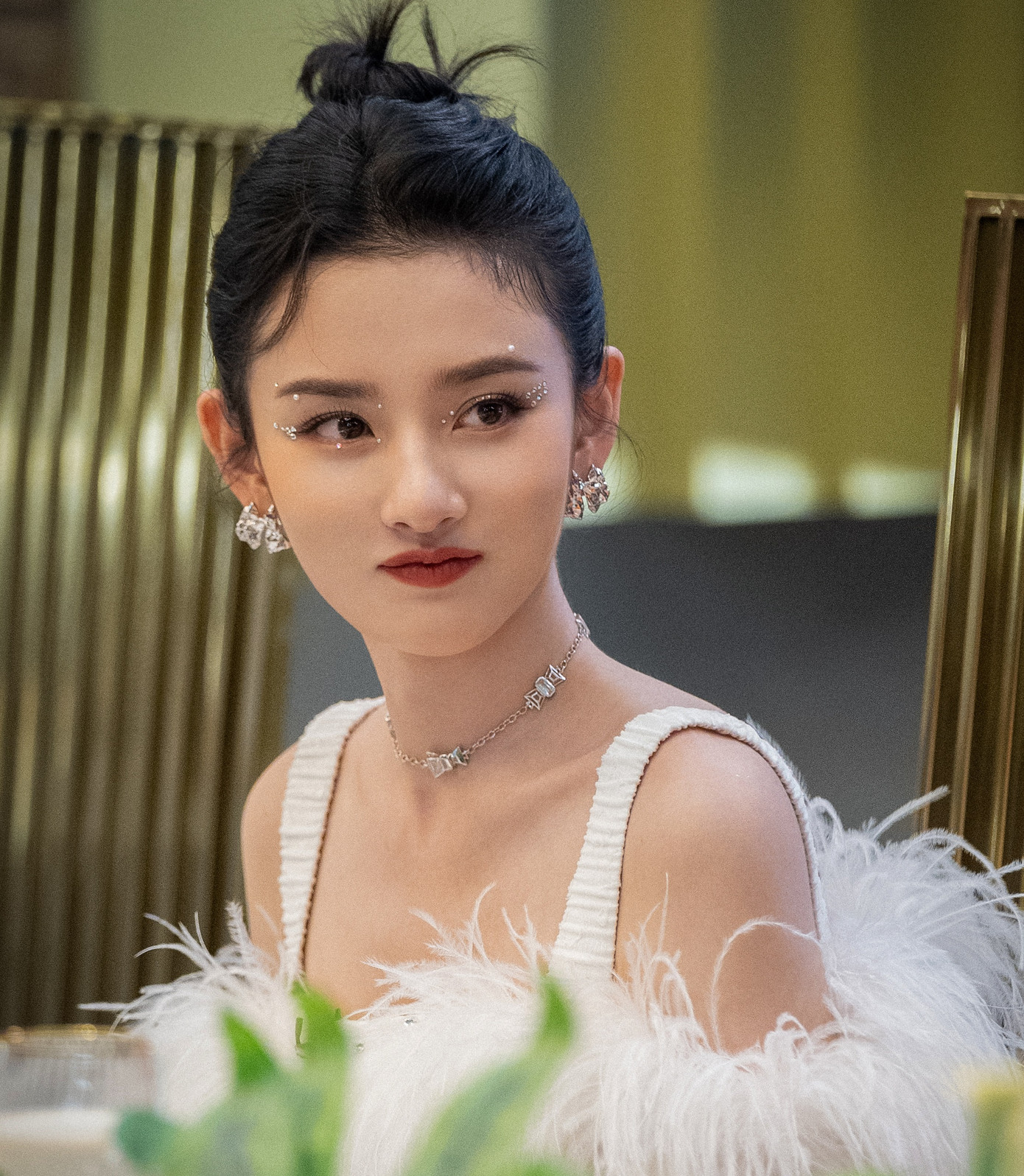 Hoảng hồn &ldquo;em g&aacute;i quốc d&acirc;n&rdquo; gầy trơ xương đến đ&aacute;ng sợ, ph&iacute; cả gương mặt trời ban- Ảnh 2.