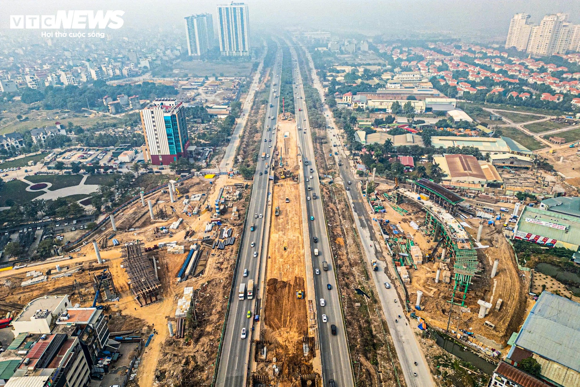 To&agrave;n cảnh n&uacute;t giao gần 2.400 tỷ đồng ở H&agrave; Nội nh&igrave;n từ tr&ecirc;n cao- Ảnh 1.