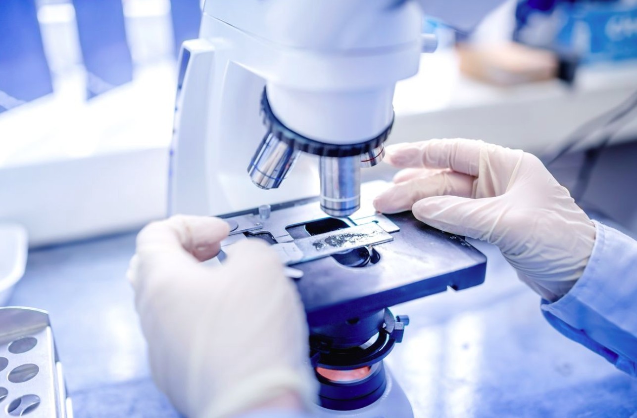 Vợ mua kit x&eacute;t nghiệm ADN, người đ&agrave;n &ocirc;ng l&agrave;m cho vui, ph&aacute;t hiện sự thật ch&ocirc;n giấu suốt 30 năm- Ảnh 1.