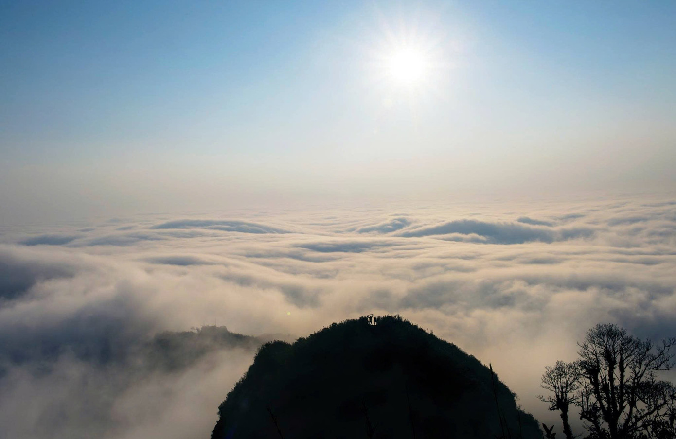 Chi&ecirc;m ngưỡng biển m&acirc;y ở 'ch&iacute;n tầng thang'- Ảnh 8.
