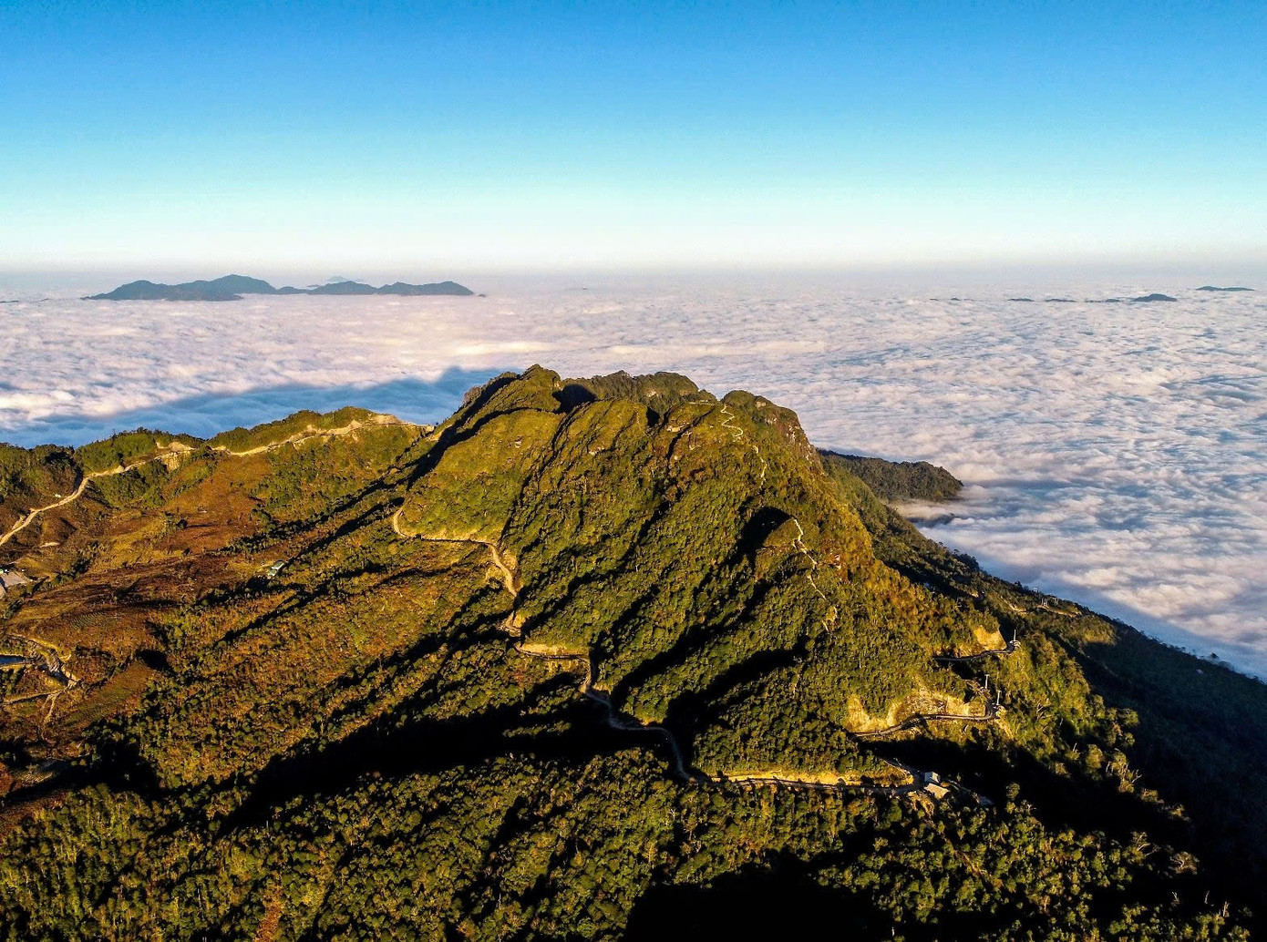 Chi&ecirc;m ngưỡng biển m&acirc;y ở 'ch&iacute;n tầng thang'- Ảnh 1.