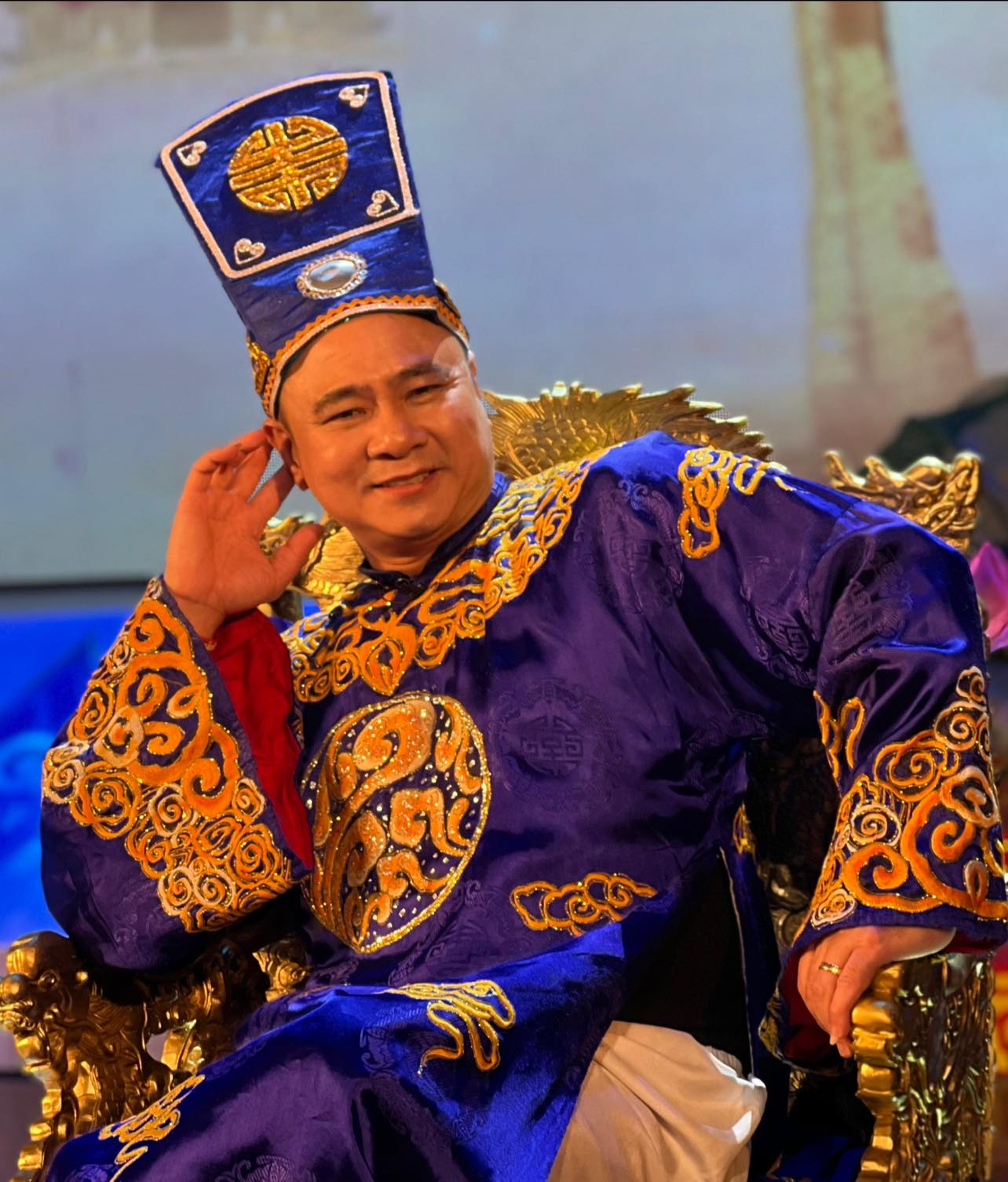 Việt Nam c&oacute; Gi&aacute;m đốc Nh&agrave; h&aacute;t vừa bảo vệ th&agrave;nh c&ocirc;ng luận &aacute;n Tiến sĩ, chạy show Bắc - Nam cả nước biết t&ecirc;n- Ảnh 2.