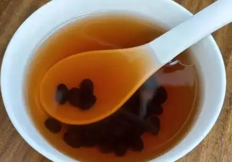 Người phụ nữ 40 tuổi uống nước đậu đen mỗi ng&agrave;y để &ldquo;thải độc&rdquo;: 2 năm sau đi kh&aacute;m, b&aacute;c sĩ n&oacute;i một c&acirc;u khiến ai cũng giật m&igrave;nh- Ảnh 1.