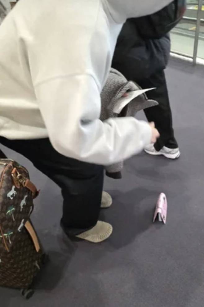 Kh&ocirc;ng ngờ Gong Yoo cũng c&oacute; ng&agrave;y n&agrave;y- Ảnh 2.