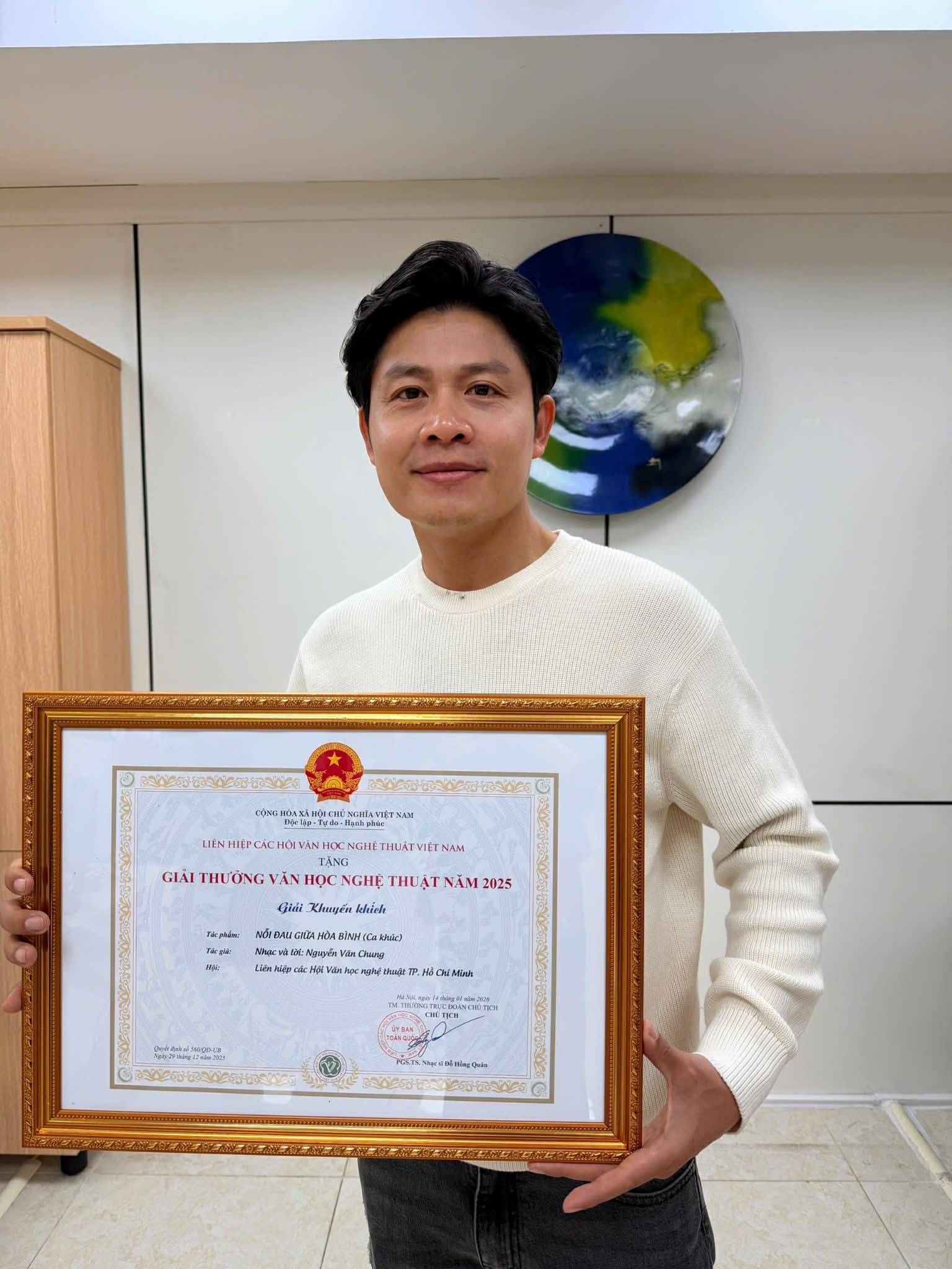 Ca khúc vừa được trao giải Văn học nghệ thuật 2025: Đầu tư MV trên 2 tỷ, hit về chiến tranh vươn tầm quốc tế- Ảnh 1.