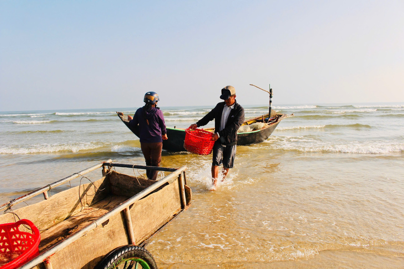 Ngư dân Hà Tĩnh trúng đậm ‘lộc biển’, thu tiền triệu mỗi ngày- Ảnh 1.