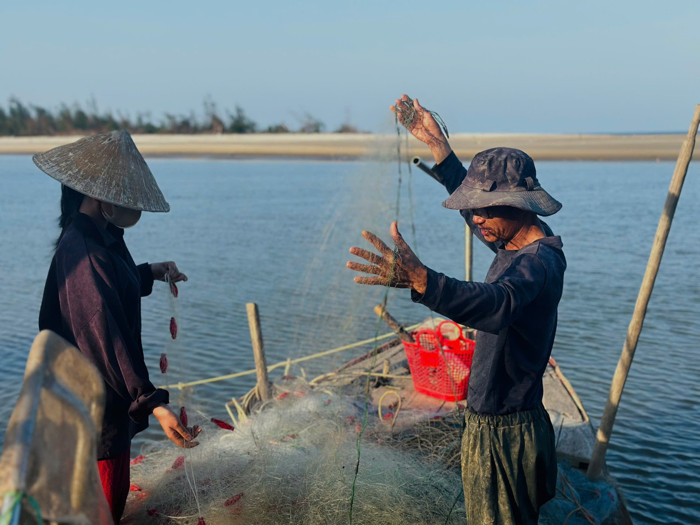 Ngư dân Hà Tĩnh trúng đậm ‘lộc biển’, thu tiền triệu mỗi ngày- Ảnh 9.