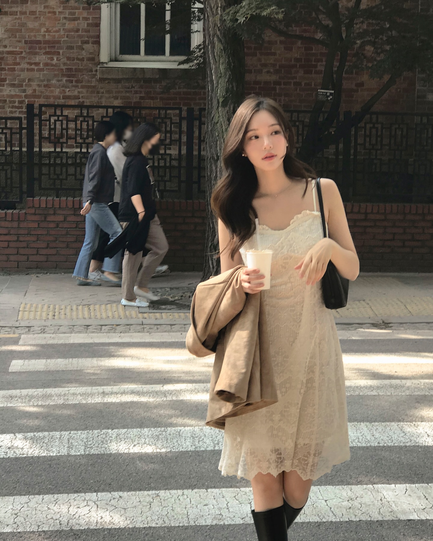 Mặc g&igrave; nếu theo đuổi style nữ t&iacute;nh: 5 m&oacute;n đồ diện l&ecirc;n sang trọng, kh&ocirc;ng sợ 