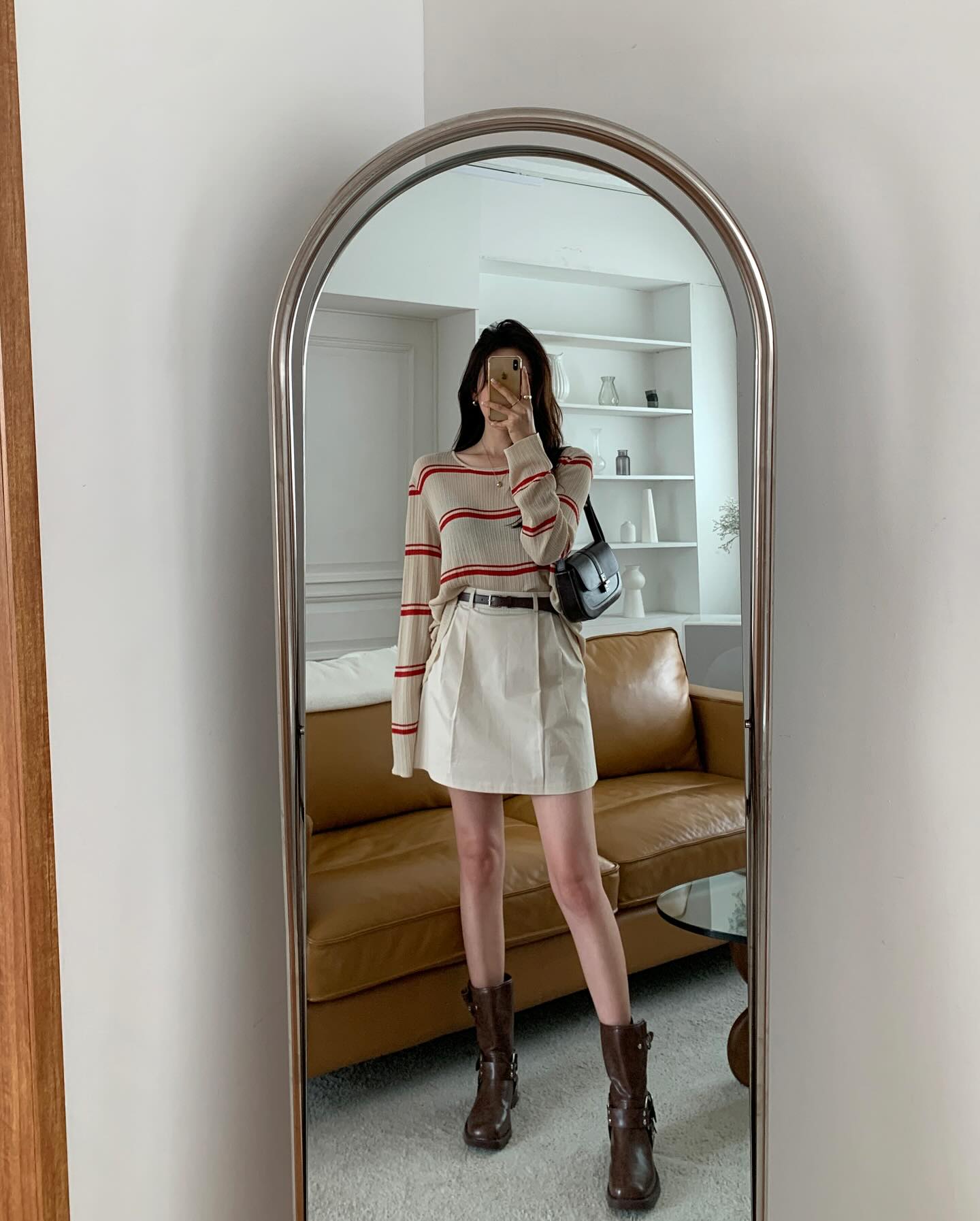 4 mẫu ch&acirc;n v&aacute;y trẻ trung hơn nhiều so với ch&acirc;n v&aacute;y đen, chị em đừng 