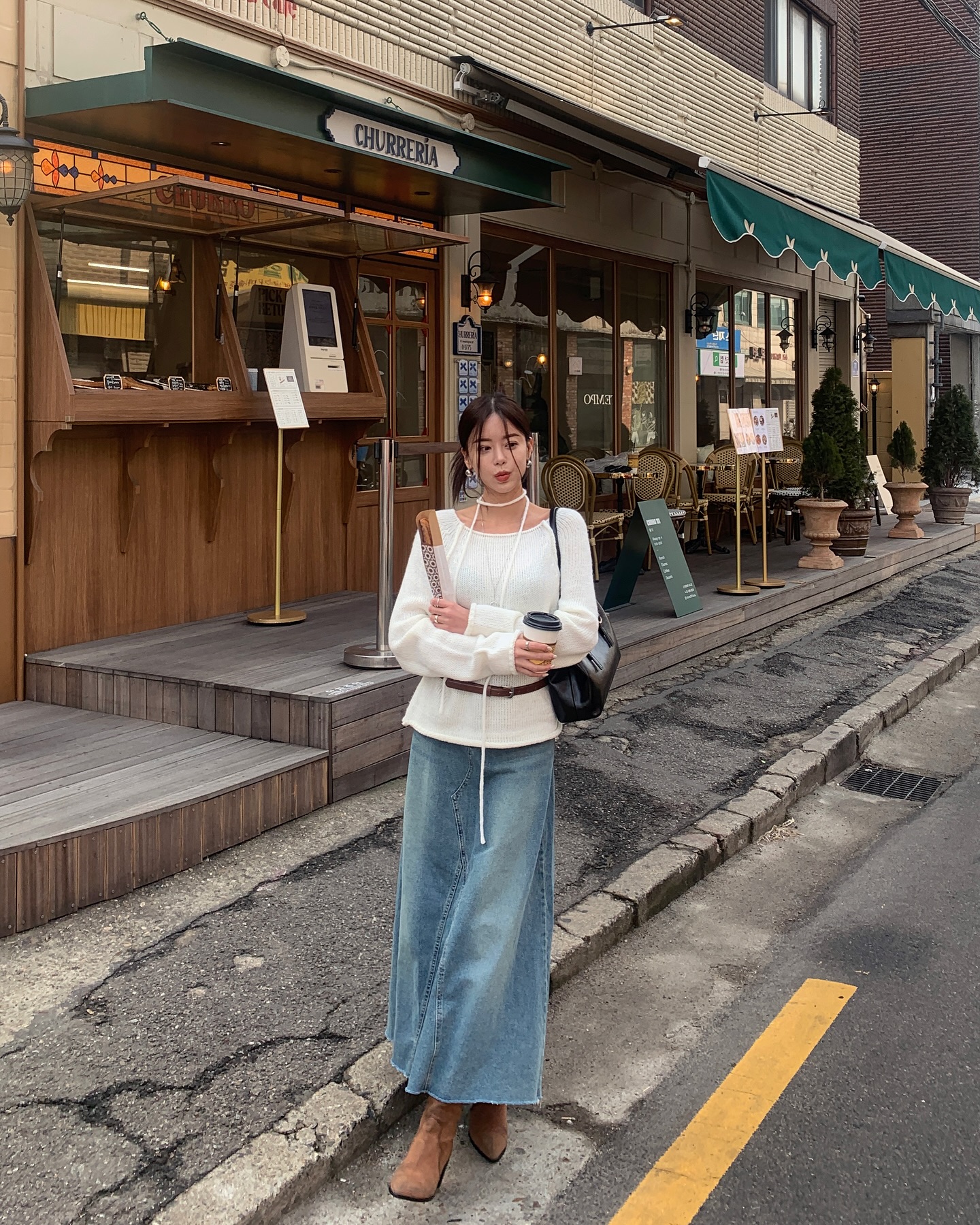 4 mẫu ch&acirc;n v&aacute;y trẻ trung hơn nhiều so với ch&acirc;n v&aacute;y đen, chị em đừng 