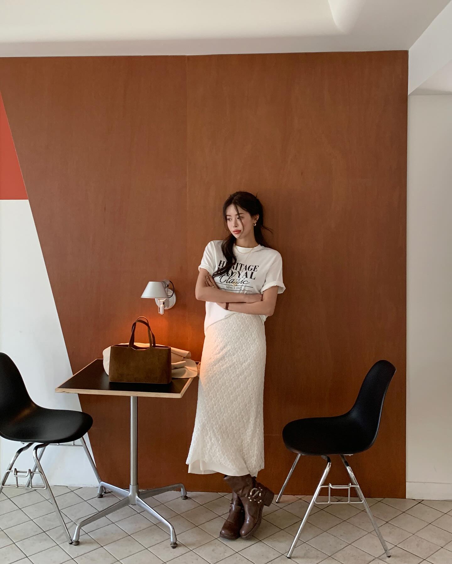 4 mẫu ch&acirc;n v&aacute;y trẻ trung hơn nhiều so với ch&acirc;n v&aacute;y đen, chị em đừng 