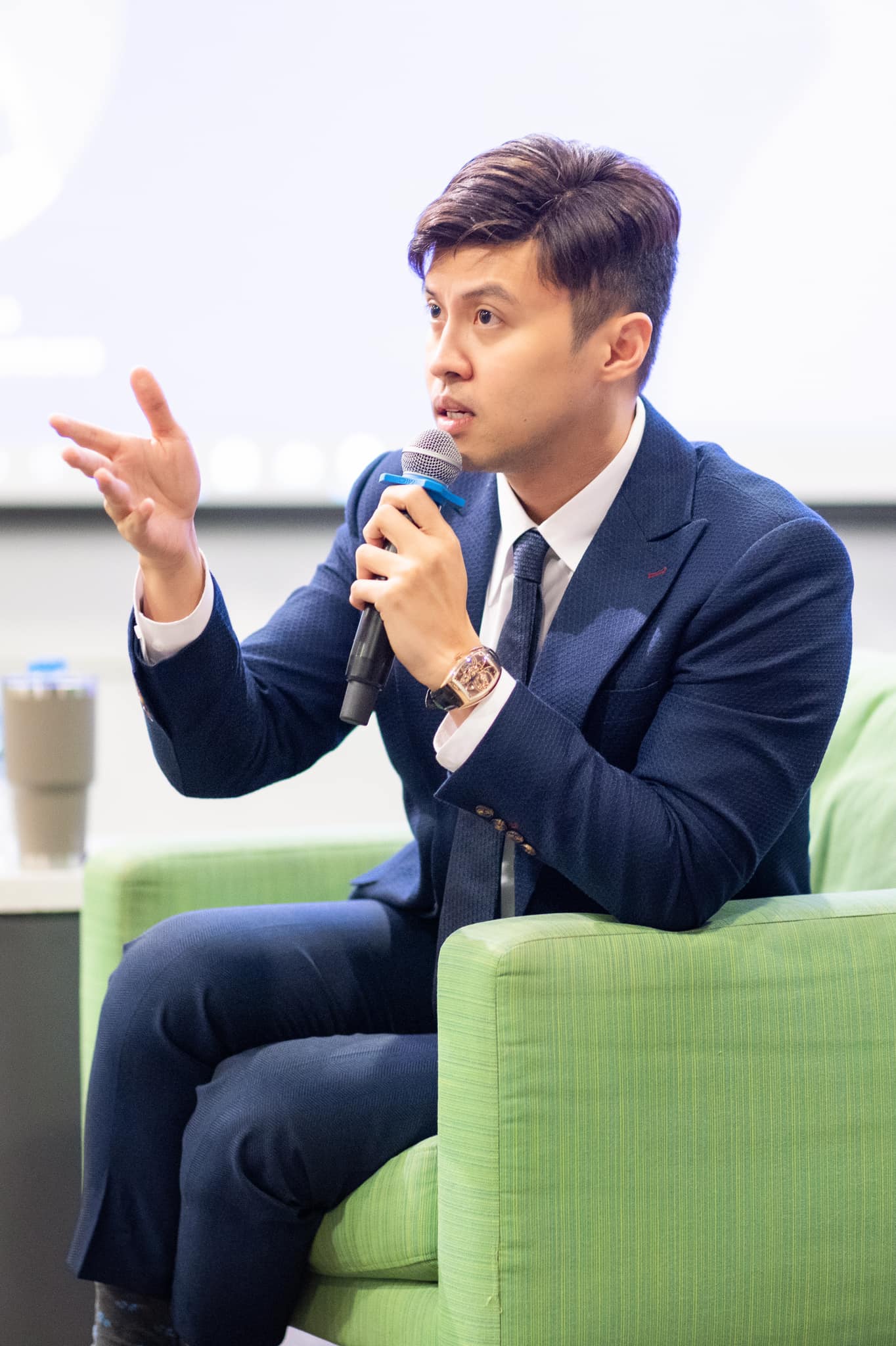 Shark Khoa: Muốn vượt t&ocirc;i c&aacute;c bạn trẻ phải l&agrave;m 14 tiếng v&agrave; đọc 6 quyển s&aacute;ch, d&acirc;n 