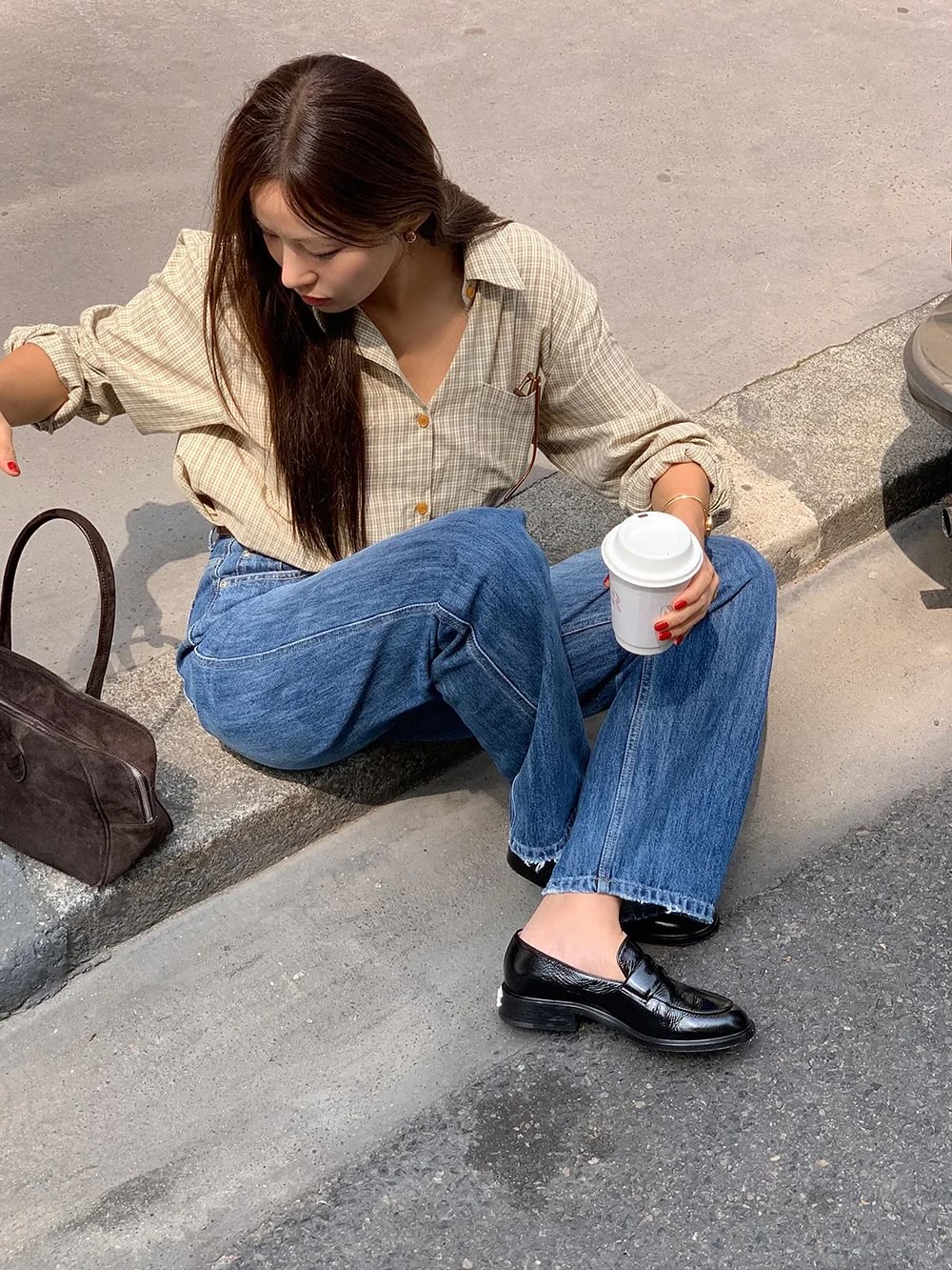 Mặc quần jeans đi gi&agrave;y bệt l&agrave; hợp nhất, đặc biệt 4 kiểu trẻ trung v&agrave; sang xịn mịn n&agrave;y- Ảnh 6.