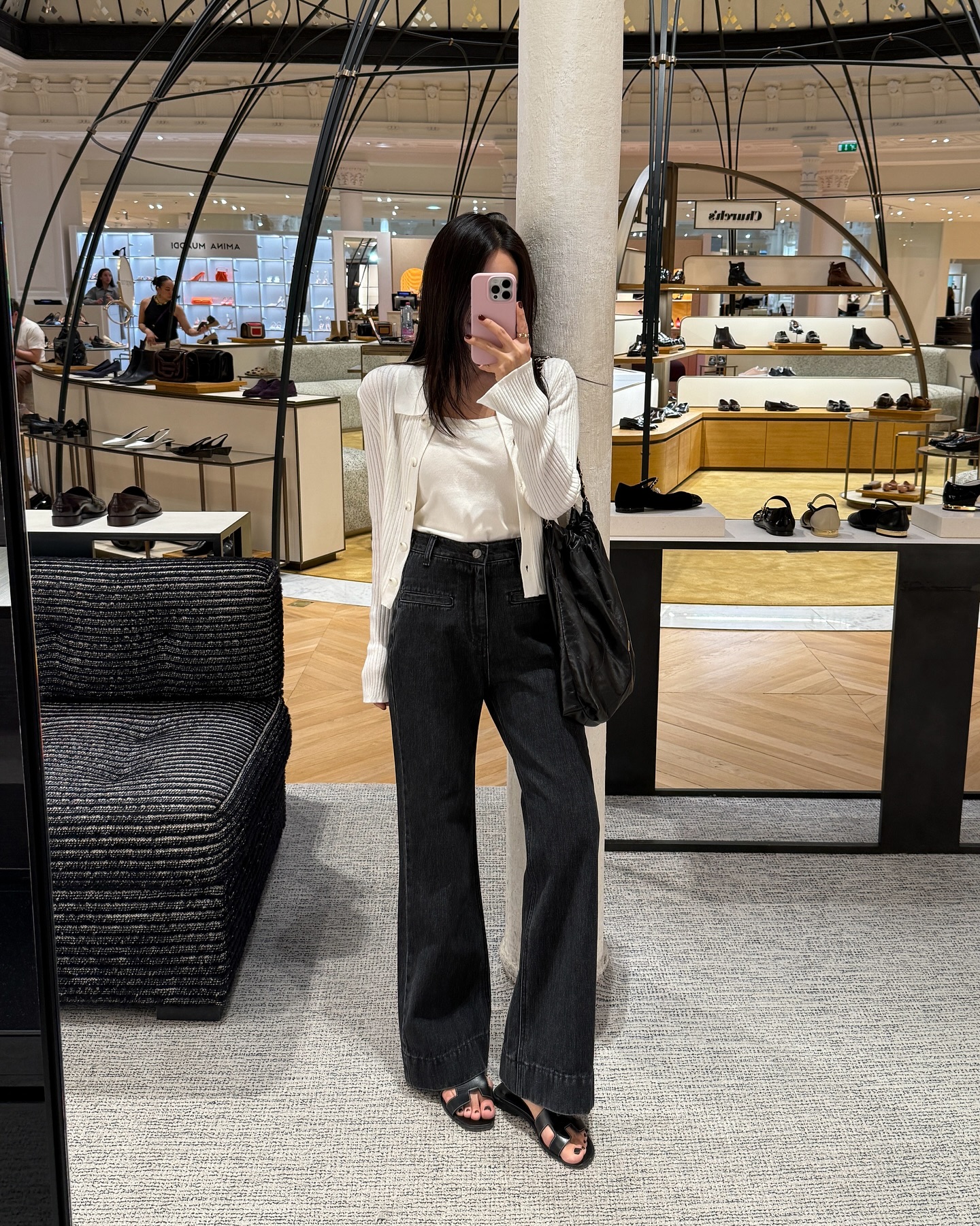 Phụ nữ tr&ecirc;n 40 tuổi đừng chọn bừa khi sắm quần jeans: 4 kiểu n&agrave;y mới l&agrave; đ&uacute;ng nhất!- Ảnh 7.