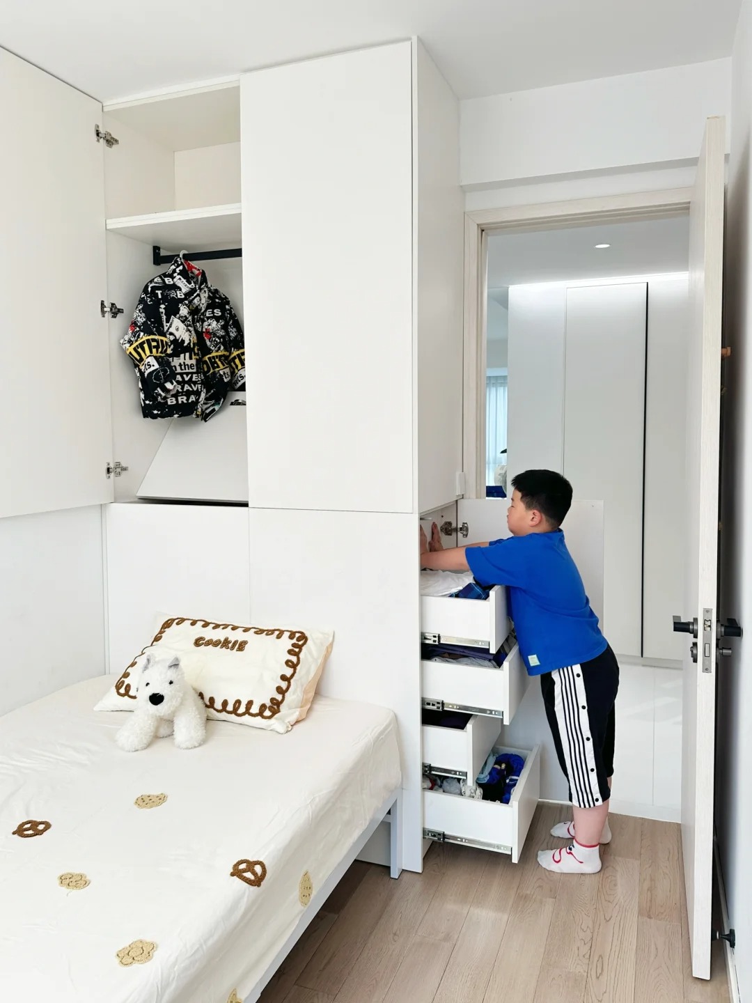 Vợ t&ocirc;i tự tay thiết kế to&agrave;n bộ hệ tủ trong nh&agrave; v&agrave; t&ocirc;i phải thừa nhận: Hiệu quả hơn nhiều nh&agrave; thiết kế- Ảnh 5.