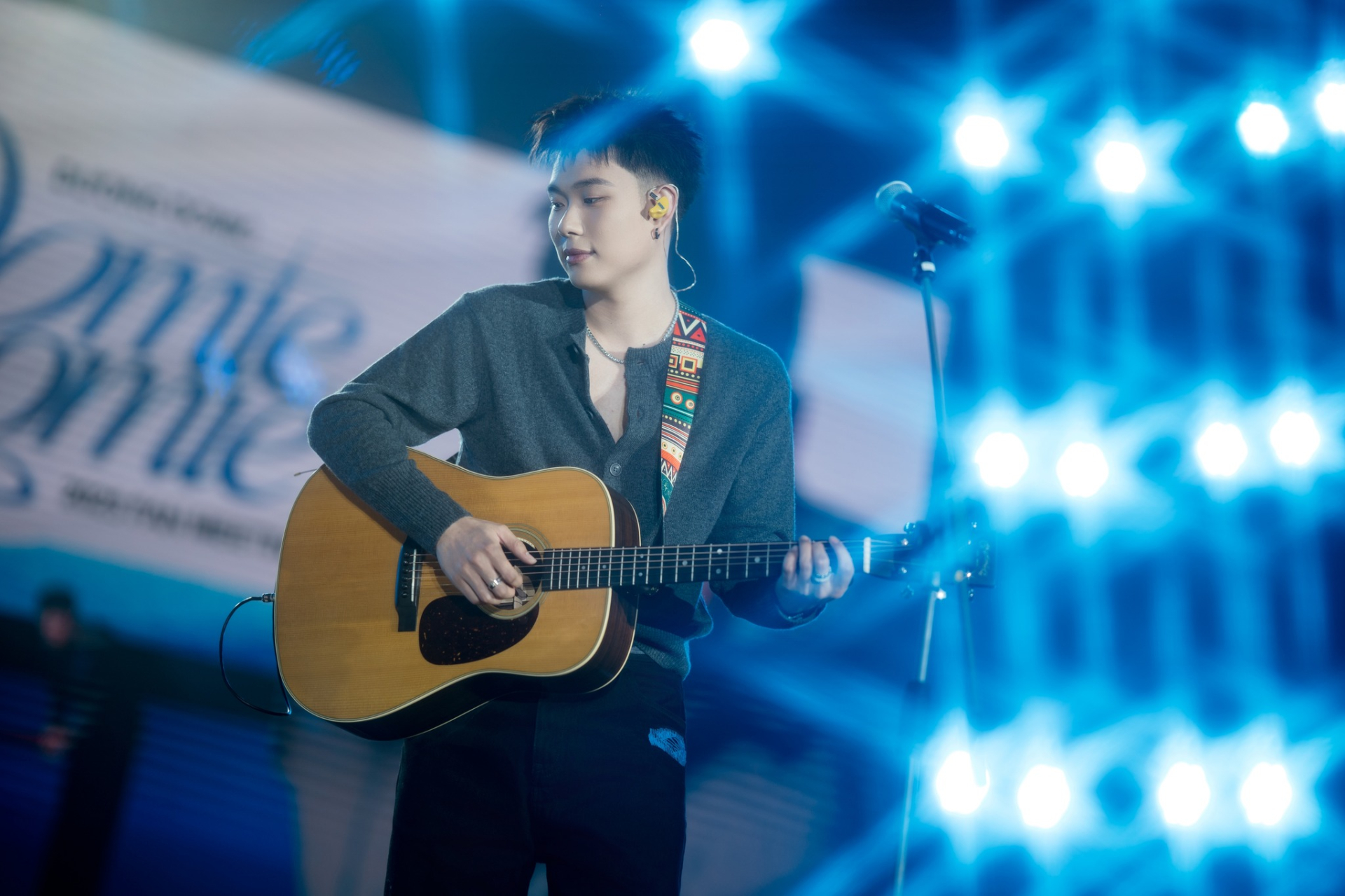 Khung cảnh đáng sợ tại fanmeeting Dương Domic- Ảnh 4.