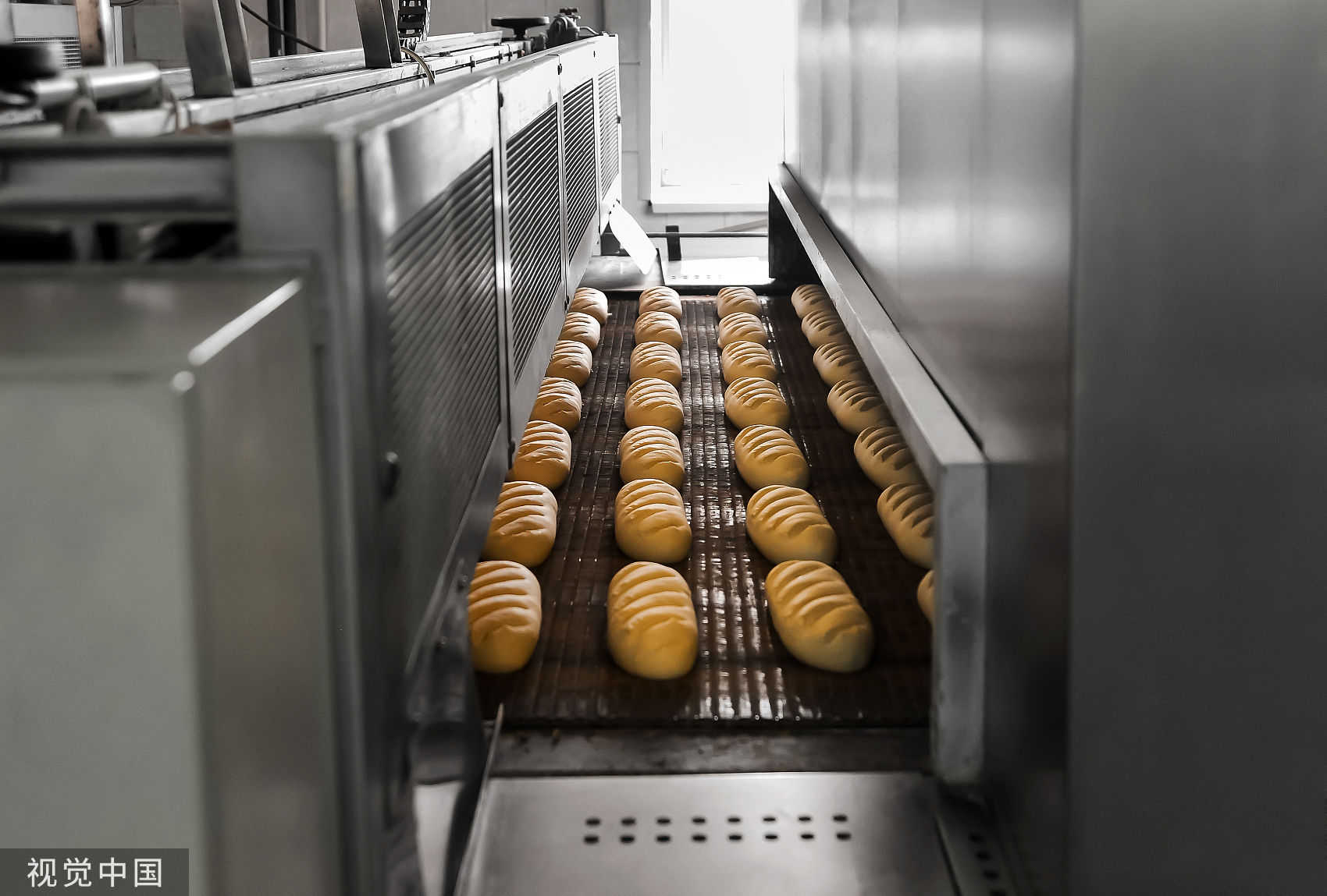 Đầu bếp b&aacute;nh ngọt 71 tuổi tử vong v&igrave; bị cuốn v&agrave;o m&aacute;y trộn bột khổng lồ- Ảnh 1.