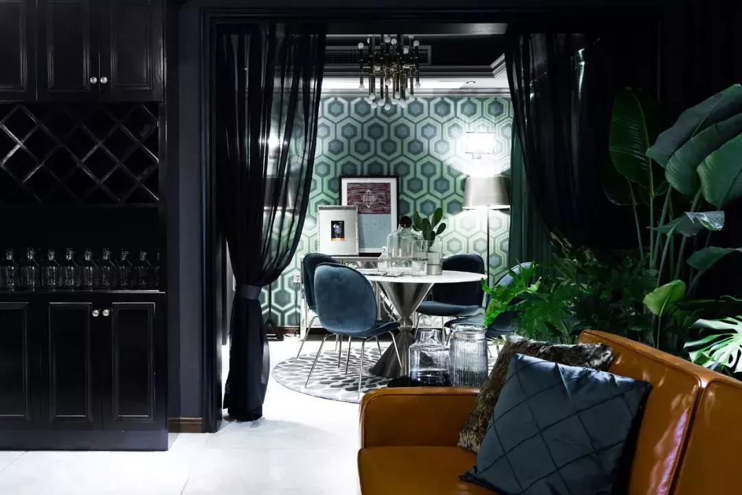 Sau ly h&ocirc;n, t&ocirc;i chi hơn 3,5 tỷ đồng cải tạo căn nh&agrave; 150m&sup2; to&agrave;n m&agrave;u đen: Đ&oacute; l&agrave; c&aacute;ch t&ocirc;i bước qua giai đoạn tăm tối nhất đời m&igrave;nh- Ảnh 1.