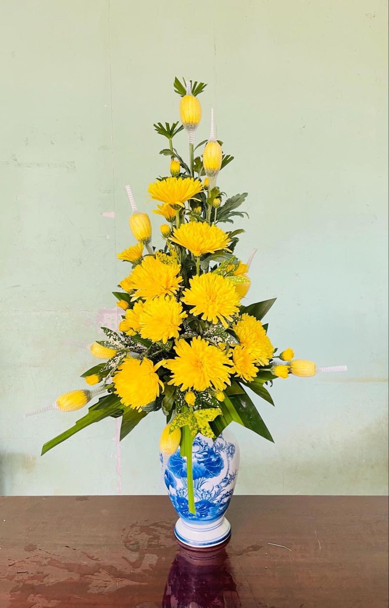 Mồng 1 th&aacute;ng Chạp: 5 loại hoa d&acirc;ng b&agrave;n thờ đ&uacute;ng lễ nghi, chuẩn phong thuỷ, bề tr&ecirc;n ưng &yacute;- Ảnh 1.