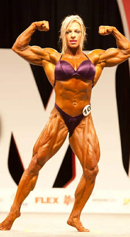 Nữ &ldquo;qu&aacute;i vật thể h&igrave;nh&rdquo; bắp tay nổi khối như th&eacute;p, xuất hiện l&agrave; khiến d&acirc;n t&igrave;nh n&iacute;n thở- Ảnh 2.