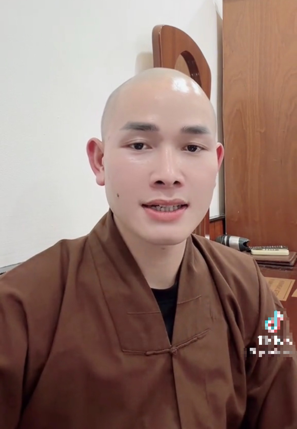 Chủ k&ecirc;nh TikTok Ph&uacute; Tử c&oacute; 1,2 triệu người theo d&otilde;i xin lỗi, mong được tha thứ- Ảnh 2.