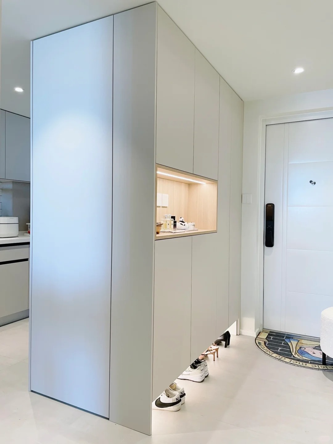 Vợ t&ocirc;i tự tay thiết kế to&agrave;n bộ hệ tủ trong nh&agrave; v&agrave; t&ocirc;i phải thừa nhận: Hiệu quả hơn nhiều nh&agrave; thiết kế- Ảnh 8.