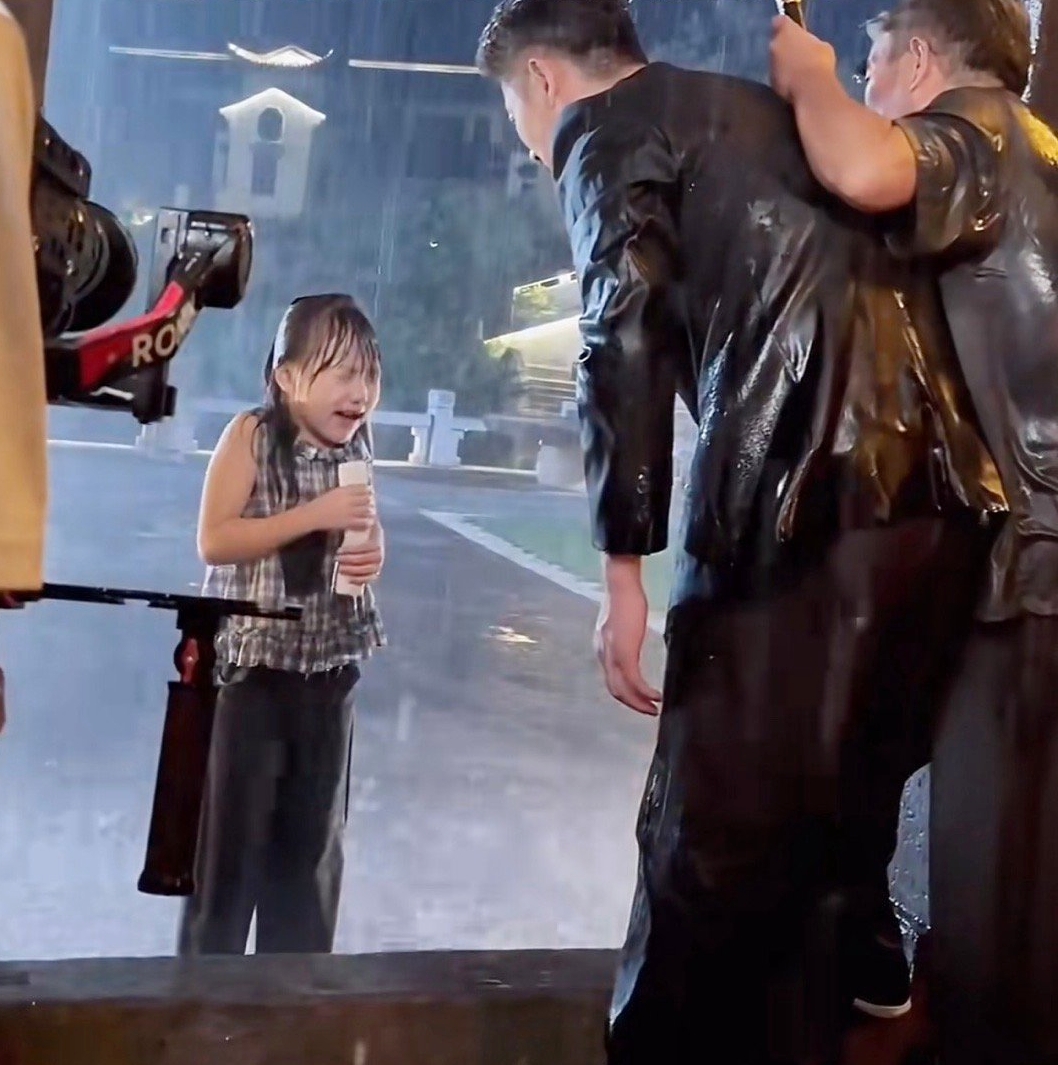 Đau l&ograve;ng nhất h&ocirc;m nay: B&eacute; sơ sinh bị đo&agrave;n phim h&agrave;nh hạ nhiều giờ khiến 60 triệu người phẫn nộ- Ảnh 3.