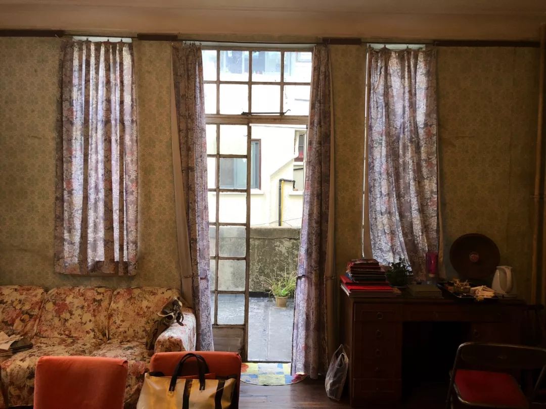 Bỏ 75 triệu/th&aacute;ng thu&ecirc; nh&agrave;, kh&ocirc;ng kết h&ocirc;n: Người phụ nữ 37 tuổi chọn 