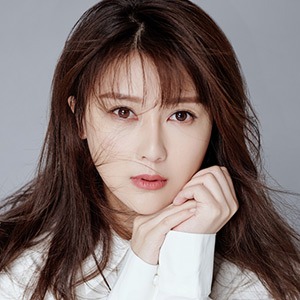 Thảm cảnh của 1 mỹ nh&acirc;n: Phải trả nợ 4.700 tỷ trong 7 ng&agrave;y thay chồng chủ tịch, nhan sắc tụt dốc kh&ocirc;ng phanh- Ảnh 2.