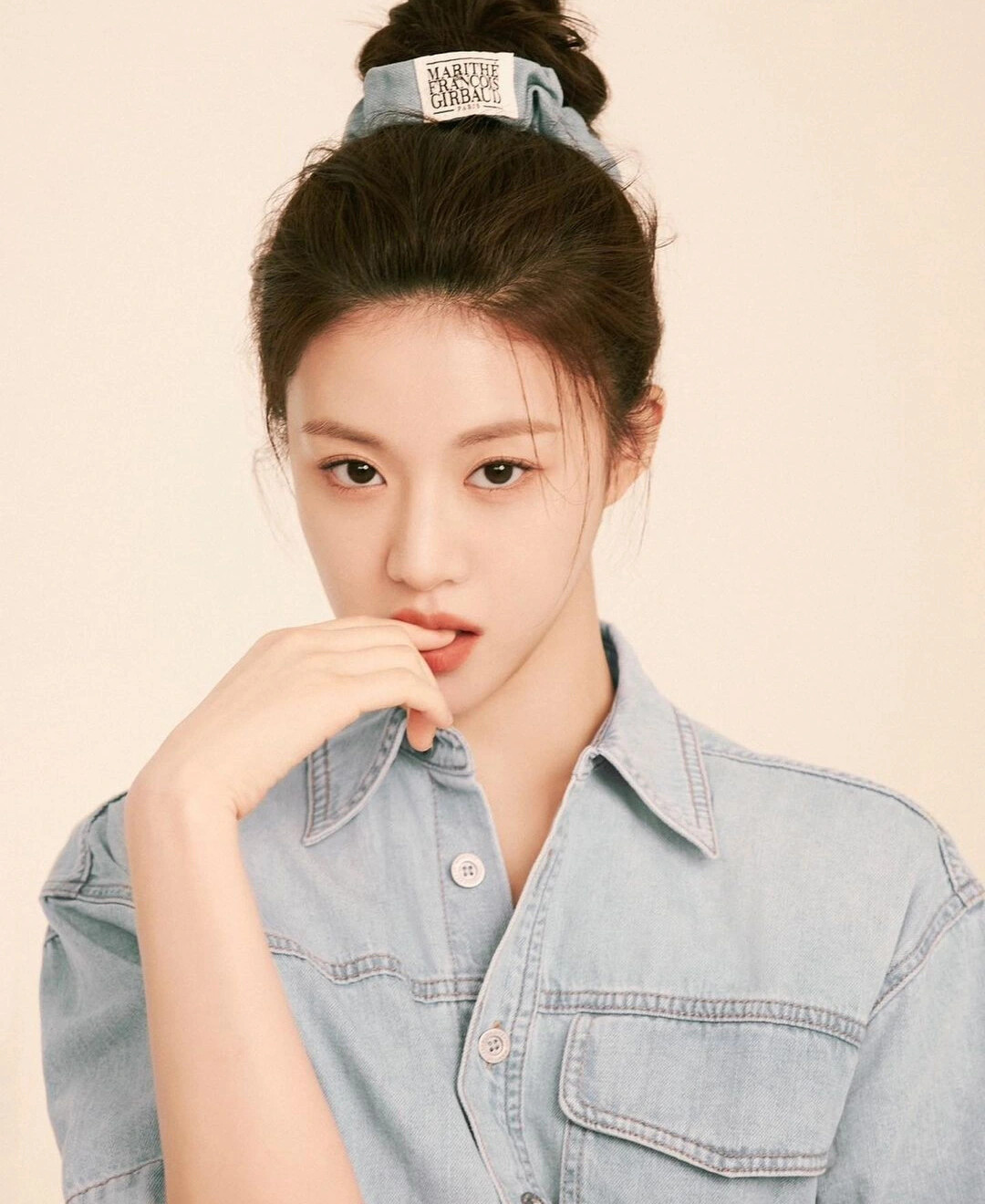 Mỹ nh&acirc;n được trời ban khu&ocirc;n mặt tỉ lệ kim cương, AI kh&ocirc;ng sao ch&eacute;p nổi: Visual n&agrave;y mặc bao tải cũng vẫn cuốn!- Ảnh 1.