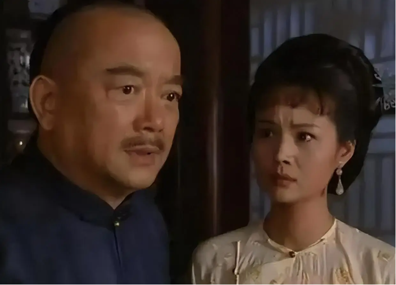 Lạ đời như H&ograve;a Th&acirc;n: Chỉ th&iacute;ch phụ nữ đ&atilde; qua một đời chồng, d&aacute;m gi&agrave;nh cả mỹ nh&acirc;n b&ecirc;n cạnh C&agrave;n Long- Ảnh 4.