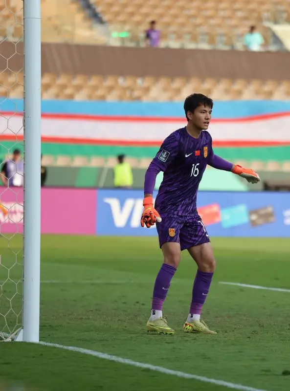 Si&ecirc;u thủ m&ocirc;n g&aacute;nh 50% sức mạnh của U23 Trung Quốc n&oacute;i 1 c&acirc;u đầy tự tin khi gặp Việt Nam ở b&aacute;n kết ch&acirc;u &Aacute;- Ảnh 1.