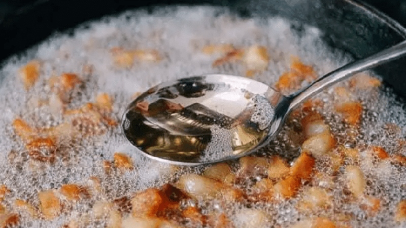 Mỡ lợn được xem l&agrave; một trong những thực phẩm l&agrave;nh mạnh nhất thế giới, nhưng b&igrave; lợn chi&ecirc;n gi&ograve;n liệu c&oacute; n&ecirc;n ăn?- Ảnh 2.