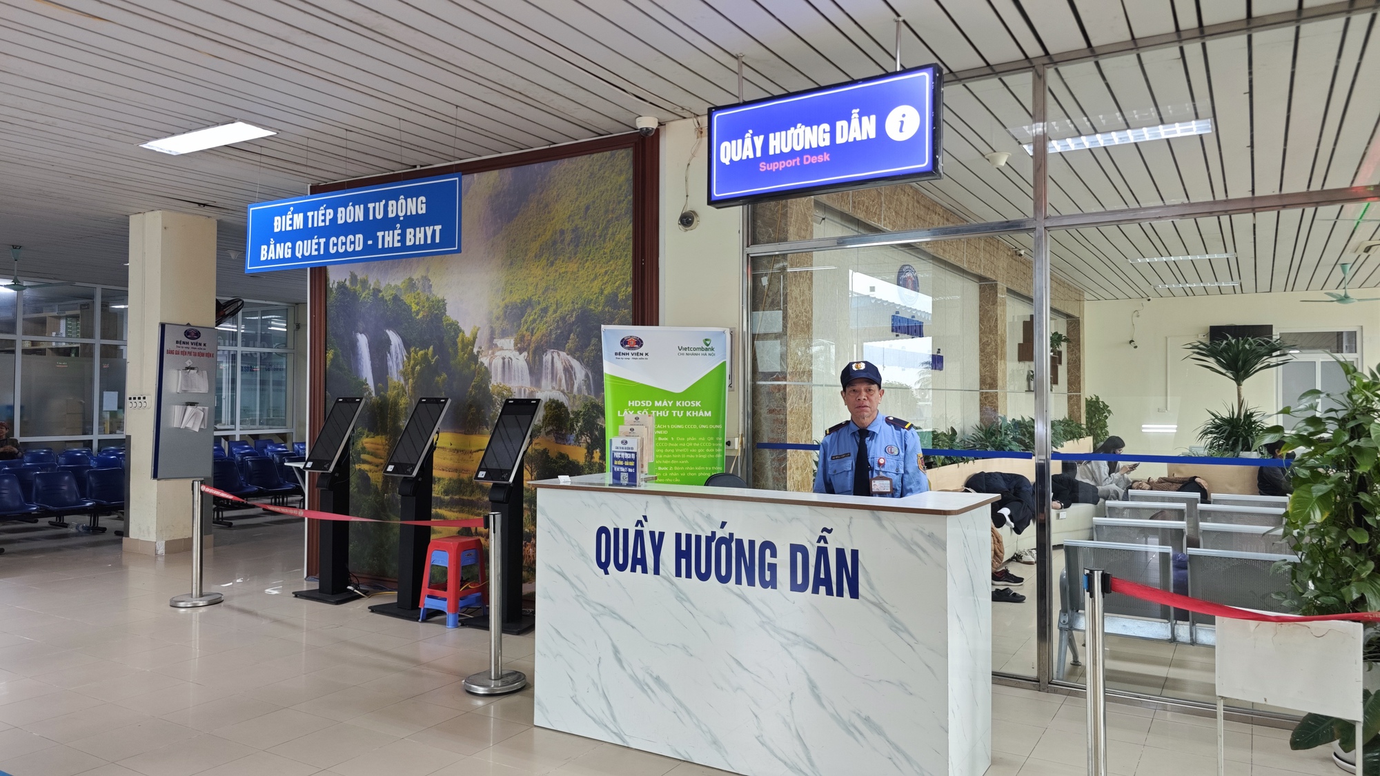 Gặp b&aacute;c bảo vệ nổi đ&igrave;nh đ&aacute;m sau clip hướng dẫn kh&aacute;m bệnh: 8 năm &acirc;m thầm của "người quản gia" đặc biệt nơi Bệnh viện K- Ảnh 3.