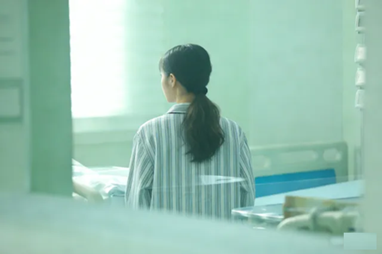 C&ocirc; g&aacute;i 29 tuổi chạy thận 2 năm mới b&agrave;ng ho&agrave;ng nhận ra: 10 dấu hiệu n&agrave;y thực chất l&agrave; tiếng &ldquo;k&ecirc;u cứu&rdquo; của thận- Ảnh 2.