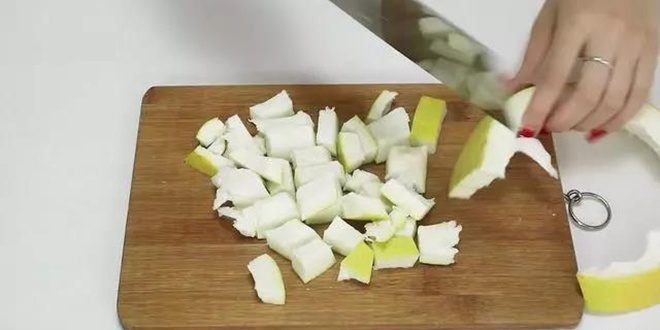 Mẹo hay nh&agrave; bếp: 5 thứ tưởng "bỏ đi" đ&aacute;nh bay m&ugrave;i h&ocirc;i trong tủ lạnh- Ảnh 1.