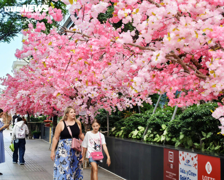 Cận cảnh cặp linh vật ngựa hồng g&acirc;y sốt ở Nha Trang- Ảnh 7.