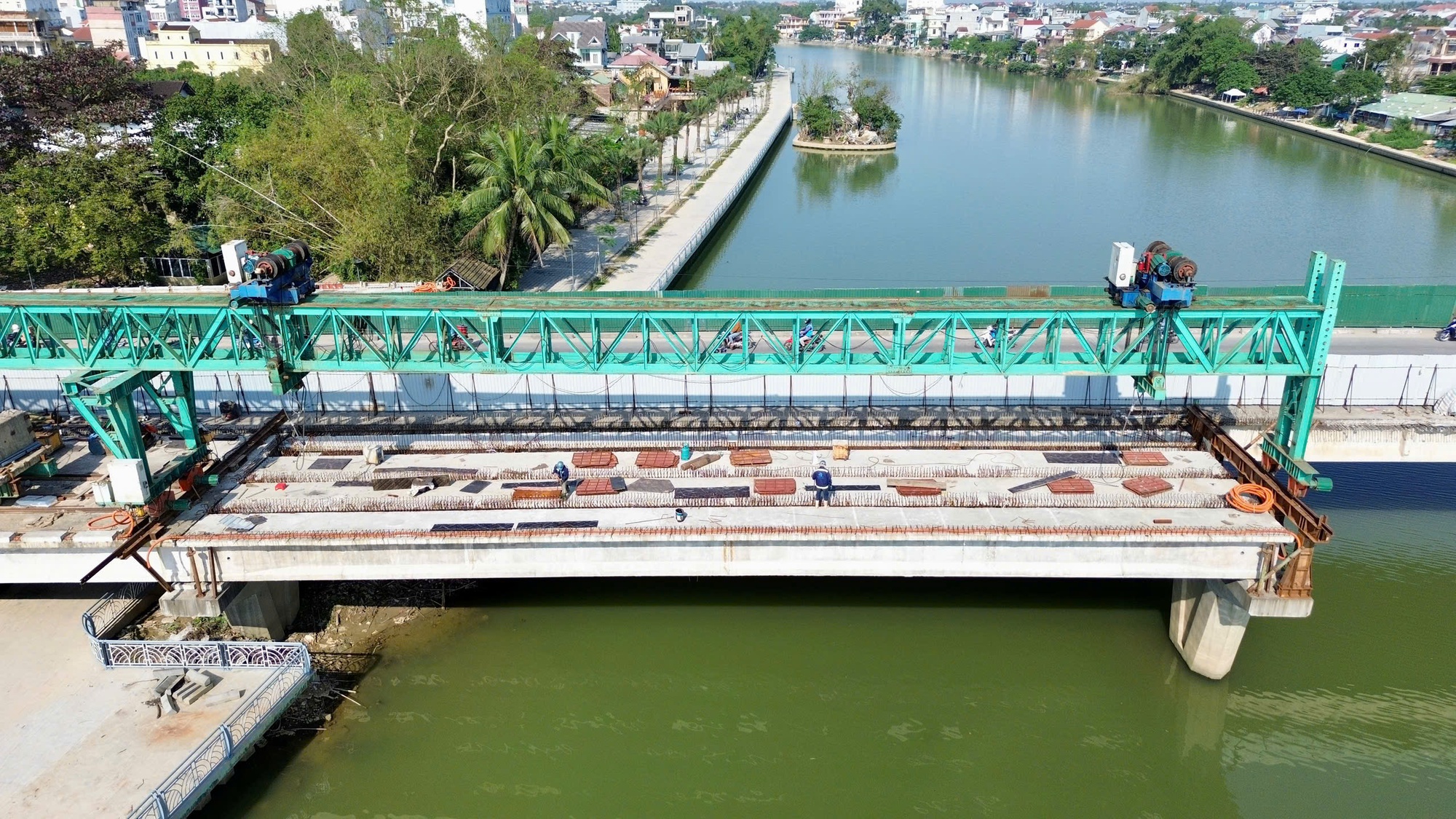 Một nh&agrave; thầu bị phạt 1,5 tỉ đồng khi thi c&ocirc;ng cầu ở Huế- Ảnh 3.