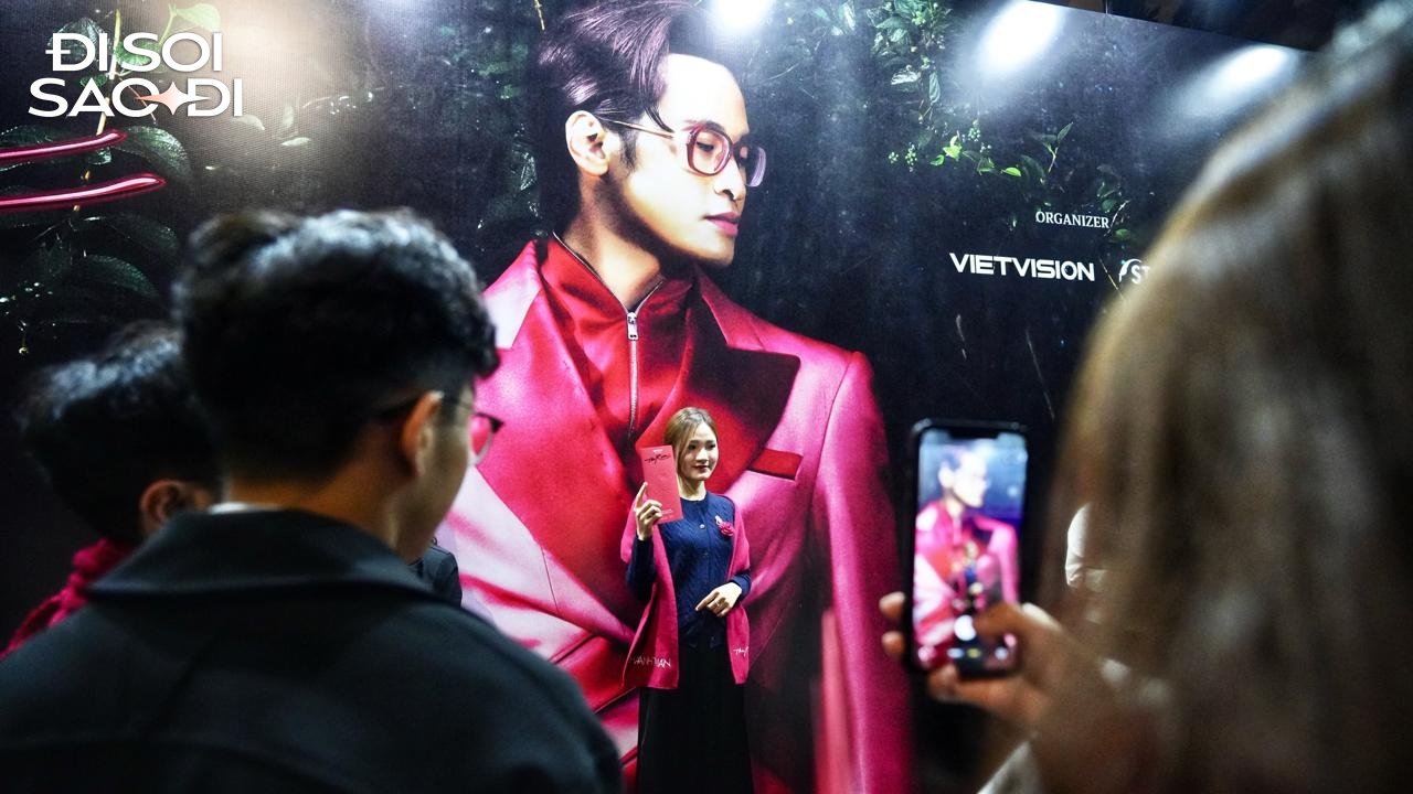 Khoảnh khắc H&agrave; Anh Tuấn quỳ gục tr&ecirc;n s&acirc;n khấu- Ảnh 14.