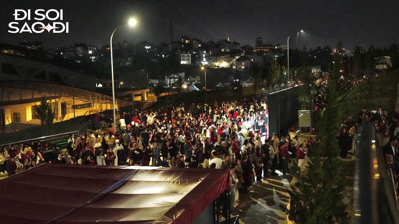 Khoảnh khắc H&agrave; Anh Tuấn quỳ gục tr&ecirc;n s&acirc;n khấu- Ảnh 15.