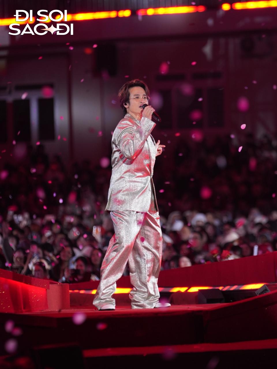 Khoảnh khắc H&agrave; Anh Tuấn quỳ gục tr&ecirc;n s&acirc;n khấu- Ảnh 12.