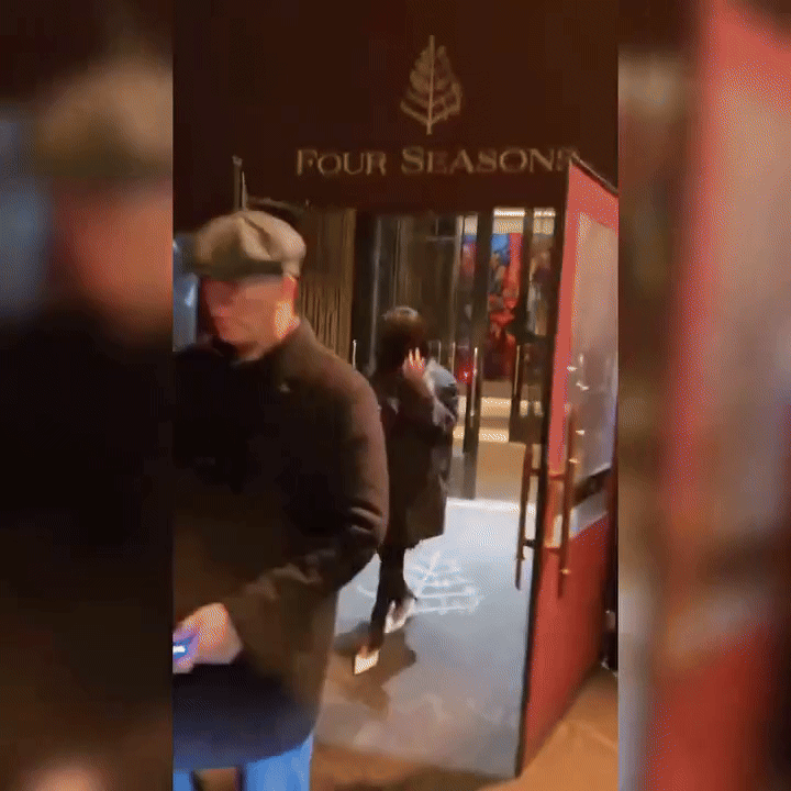 Đau gi&ugrave;m Rihanna- Ảnh 1.