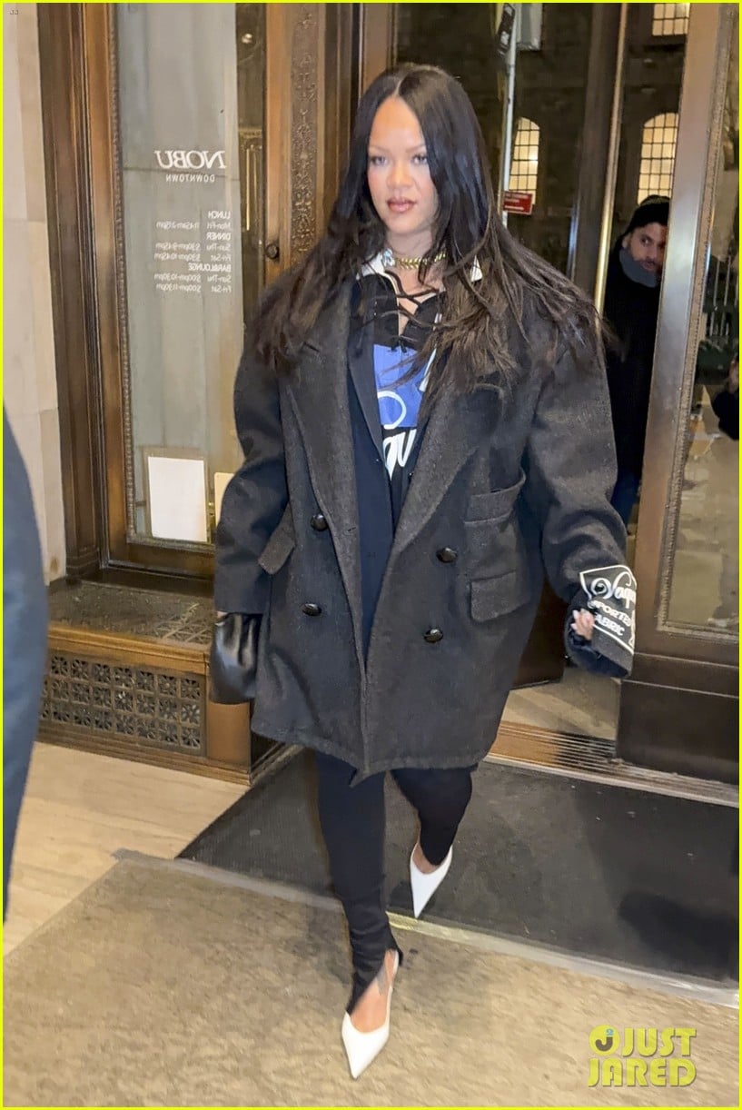 Đau gi&ugrave;m Rihanna- Ảnh 2.