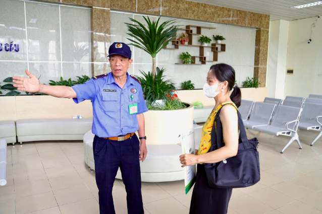 Danh t&iacute;nh người phụ nữ quay "b&aacute;c bảo vệ bệnh viện K", l&yacute; do chia sẻ clip sau hơn nửa năm cất trong m&aacute;y- Ảnh 1.